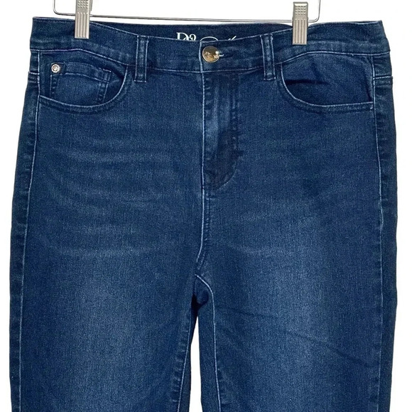 DG2 by Diane Gilman cropped dark blue jeans size 8 slimming stretch - Picture 2 of 6